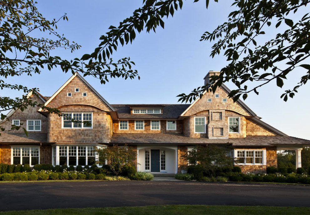 Inspiration for a mid-sized craftsman brown two-story wood exterior home remodel in New York with a shingle roof