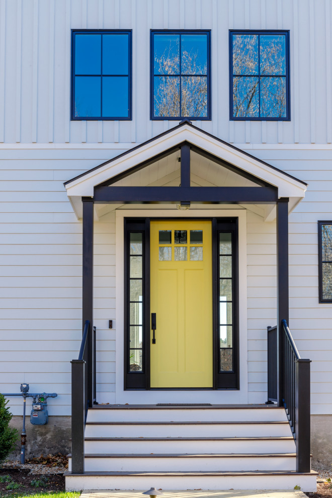 Vierstöckiges Nordisches Einfamilienhaus mit Mix-Fassade und weißer Fassadenfarbe in Boston