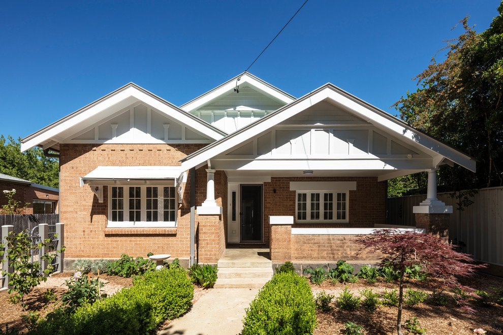 Traditional one-story exterior home idea in Sydney
