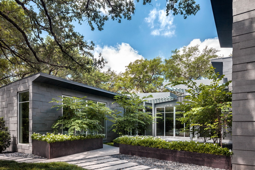 San Antonio - Courtyard - Industrial - Exterior - Austin - by Studio DuBois