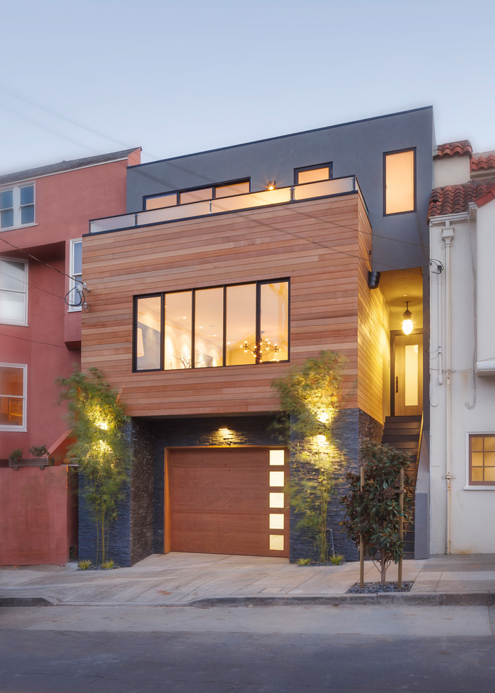 Modelo de fachada de casa multicolor contemporánea de tamaño medio de tres plantas con revestimientos combinados y tejado plano