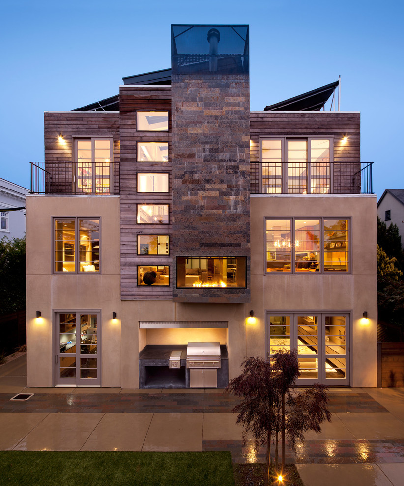 Идея дизайна: трехэтажный, огромный, коричневый дом в современном стиле с комбинированной облицовкой и плоской крышей