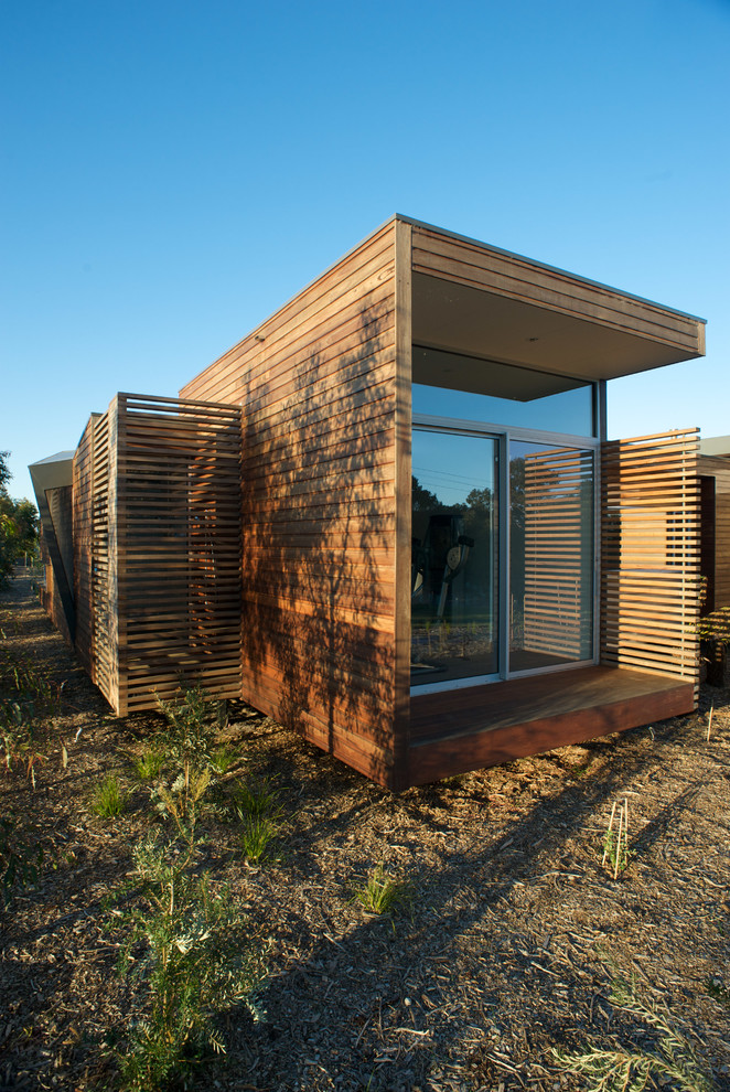 Идея дизайна: одноэтажный, деревянный, бежевый дом из контейнеров, из контейнеров в современном стиле с плоской крышей