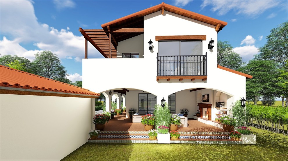 Idée de décoration pour une façade de maison blanche méditerranéenne en stuc de taille moyenne et à un étage avec un toit à deux pans et un toit en tuile.