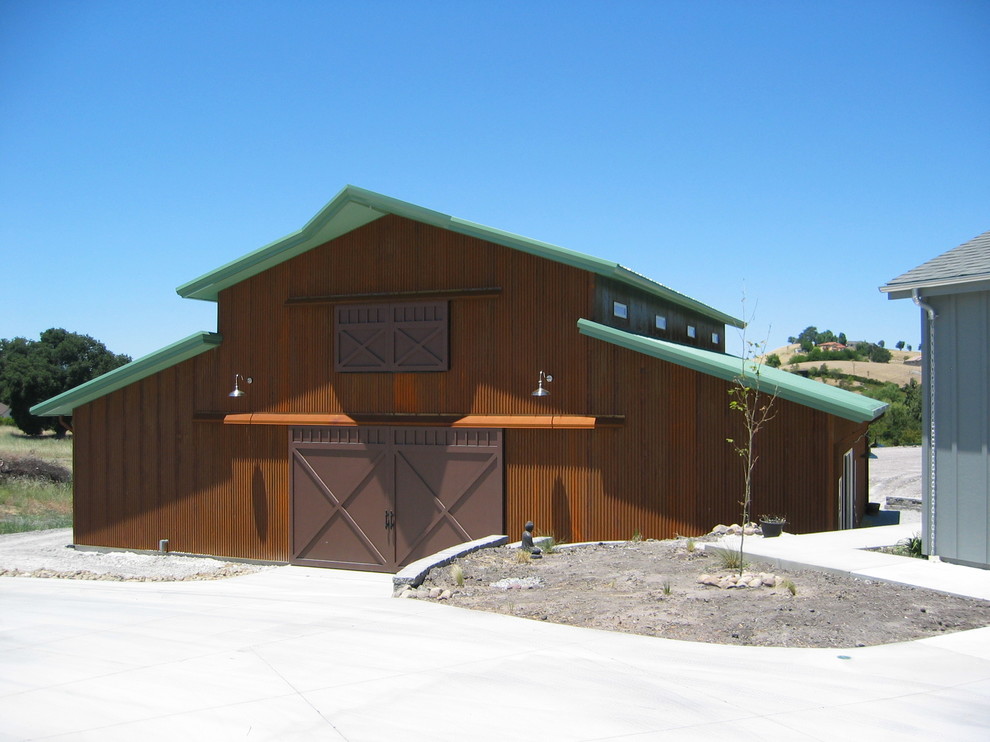Geräumiges Landhausstil Haus mit Misch-Dachdeckung und Metallfassade in San Luis Obispo
