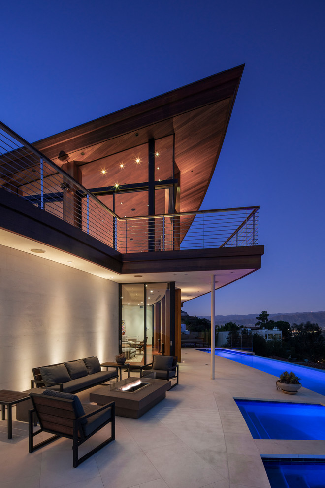 Großes, Zweistöckiges Modernes Haus in Los Angeles