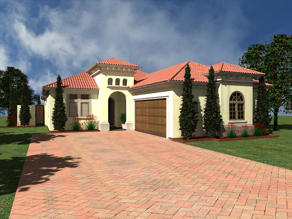 Идея дизайна: одноэтажный, бежевый дом среднего размера в средиземноморском стиле с облицовкой из цементной штукатурки и вальмовой крышей