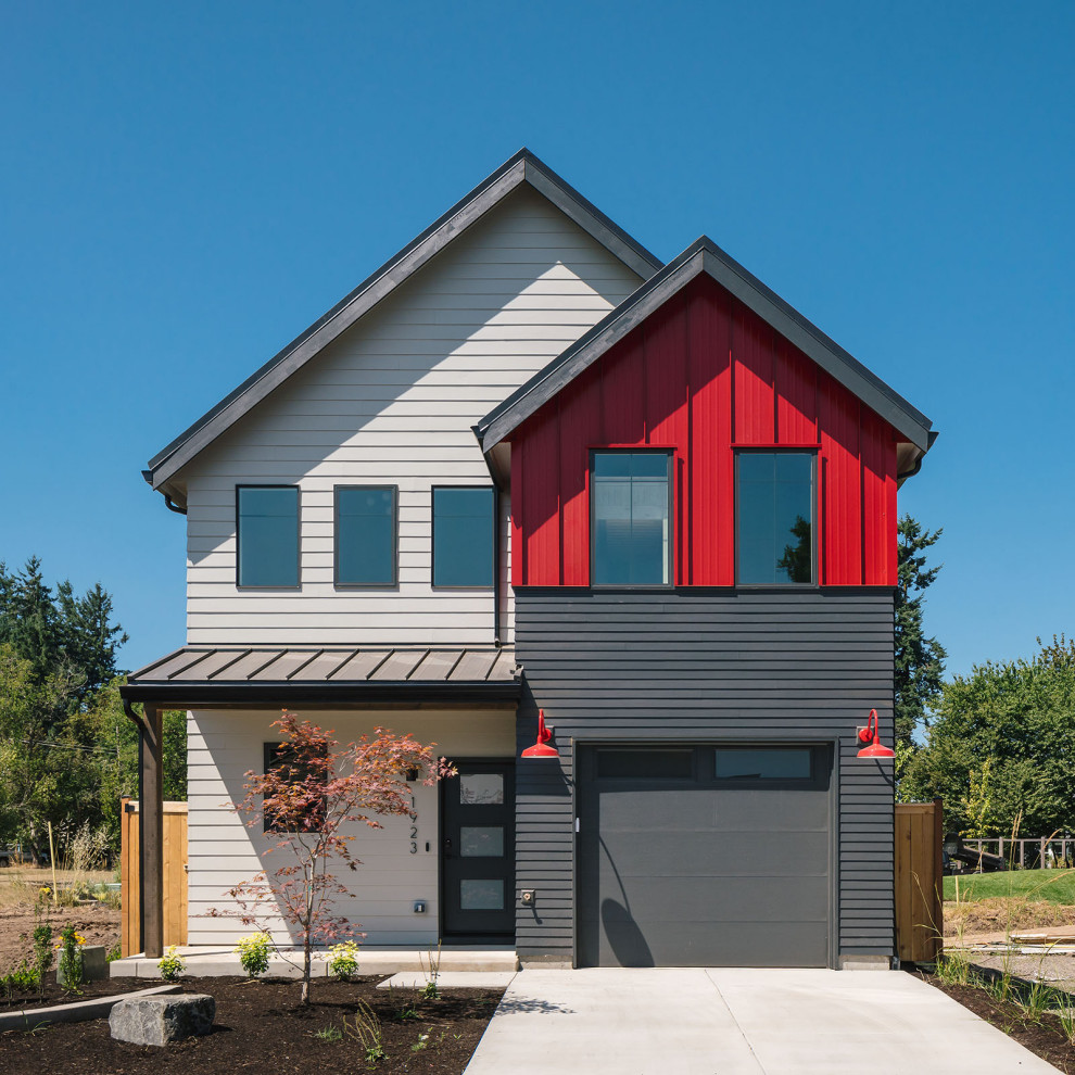 Стильный дизайн: двухэтажный, красный частный загородный дом среднего размера в стиле неоклассика (современная классика) с облицовкой из винила - последний тренд