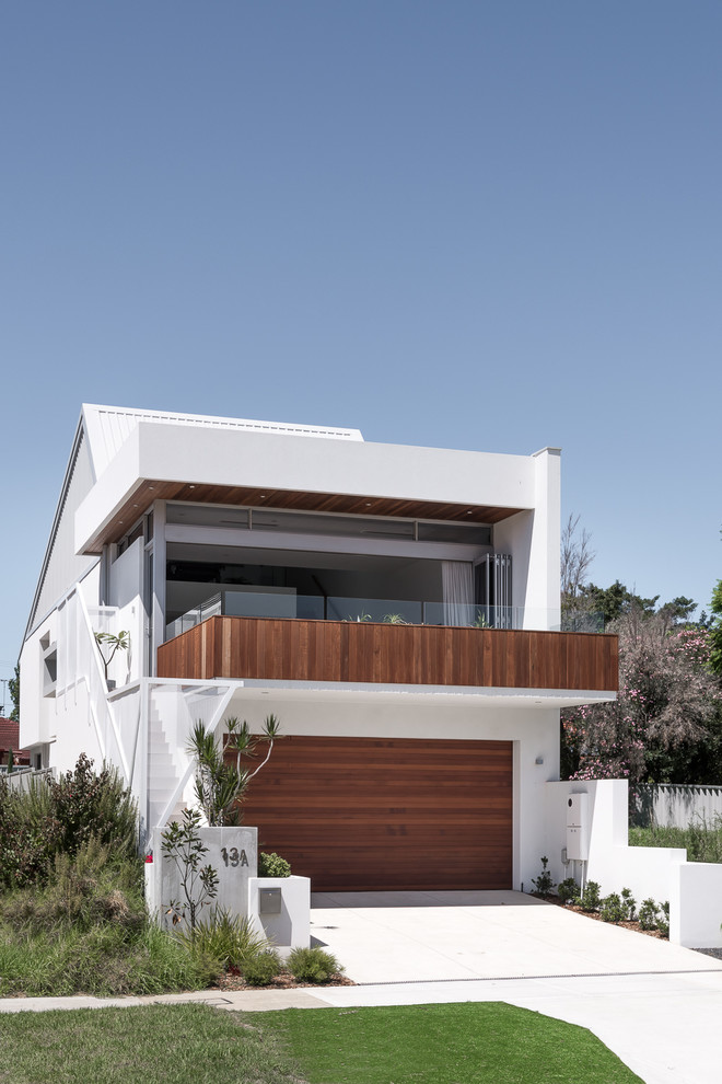 Zweistöckiges Modernes Einfamilienhaus mit Mix-Fassade, weißer Fassadenfarbe, Flachdach und Blechdach in Perth