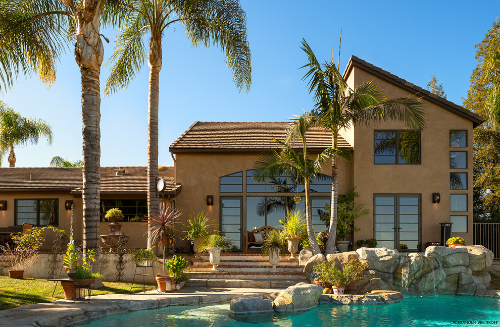 Example of a tuscan exterior home design in Los Angeles