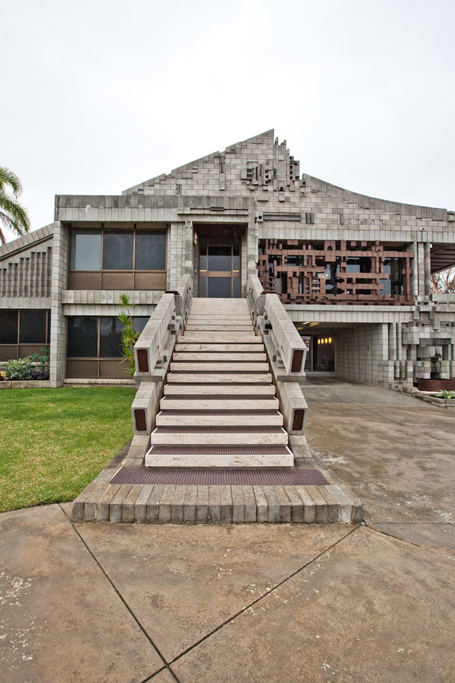 Inspiration for a contemporary gray concrete exterior home remodel in Perth