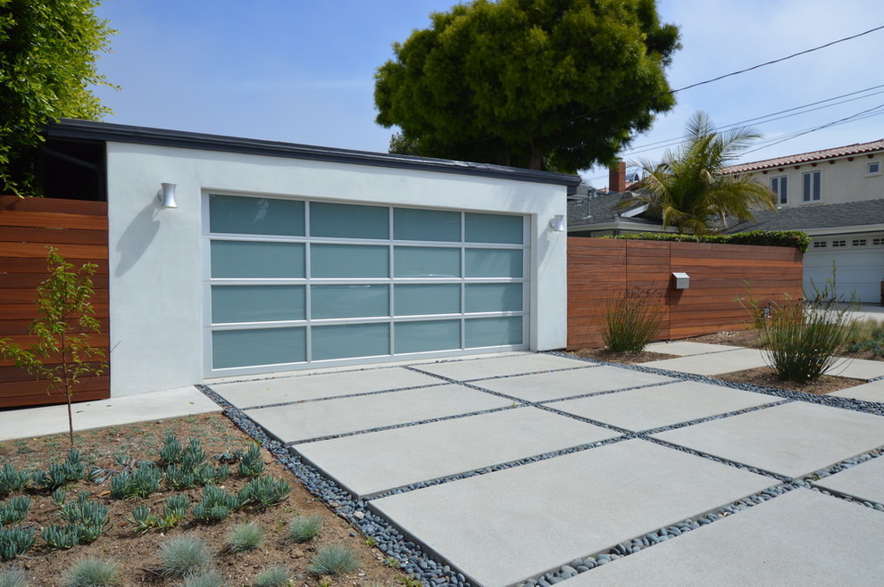 Design ideas for a medium sized and white midcentury bungalow house exterior in Los Angeles with wood cladding.