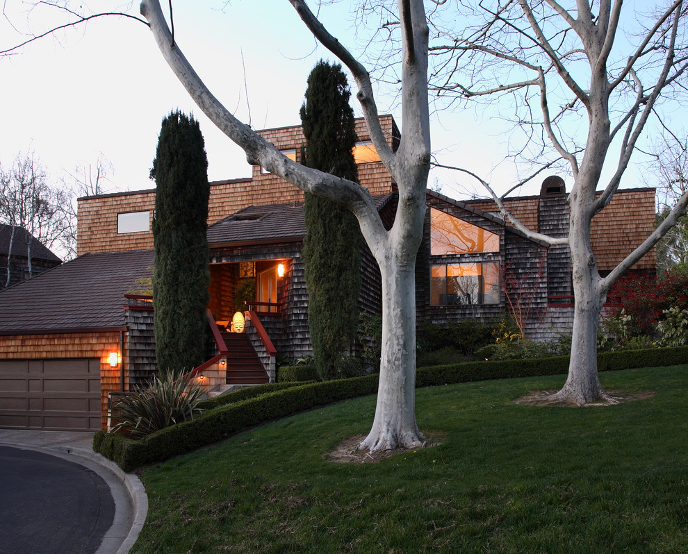 サンフランシスコにあるアジアンスタイルのおしゃれな家の外観の写真