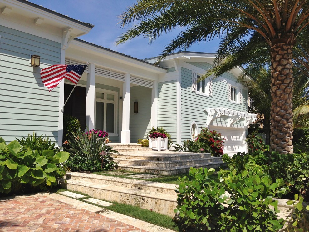 Photo of a classic house exterior in Miami.