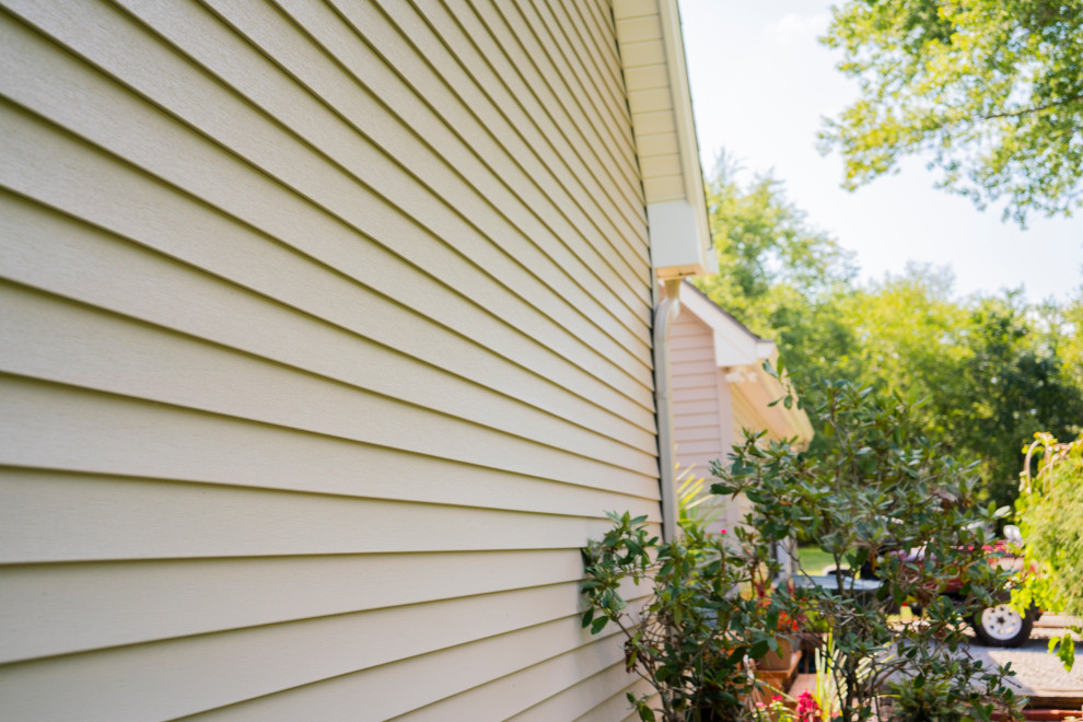 Seamless Polymer Siding in Mountain Clay w/ Energy Efficient