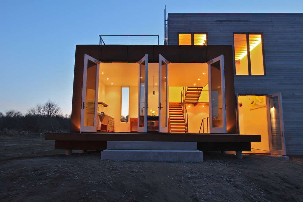 Idéer för ett litet modernt hus i flera nivåer, med blandad fasad