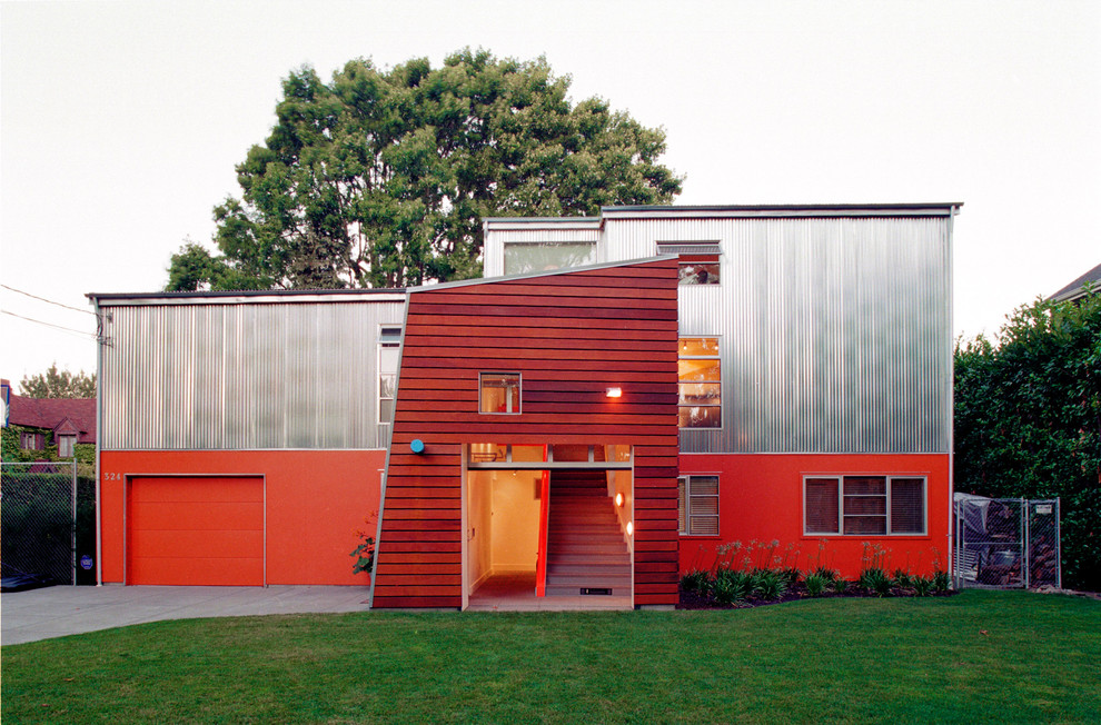 Réalisation d'une façade de maison minimaliste en bois.