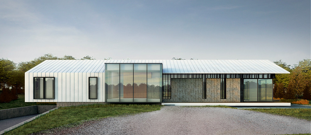 Imagen de fachada blanca moderna extra grande de una planta con revestimiento de metal y tejado a dos aguas