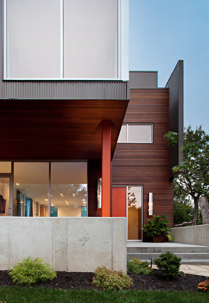 This is an example of a modern house exterior in Kansas City.