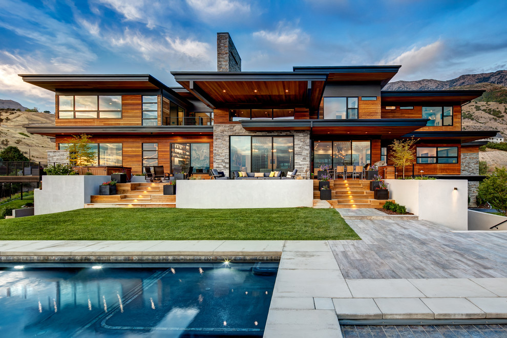Zweistöckiges Modernes Einfamilienhaus mit Mix-Fassade und Flachdach in Salt Lake City