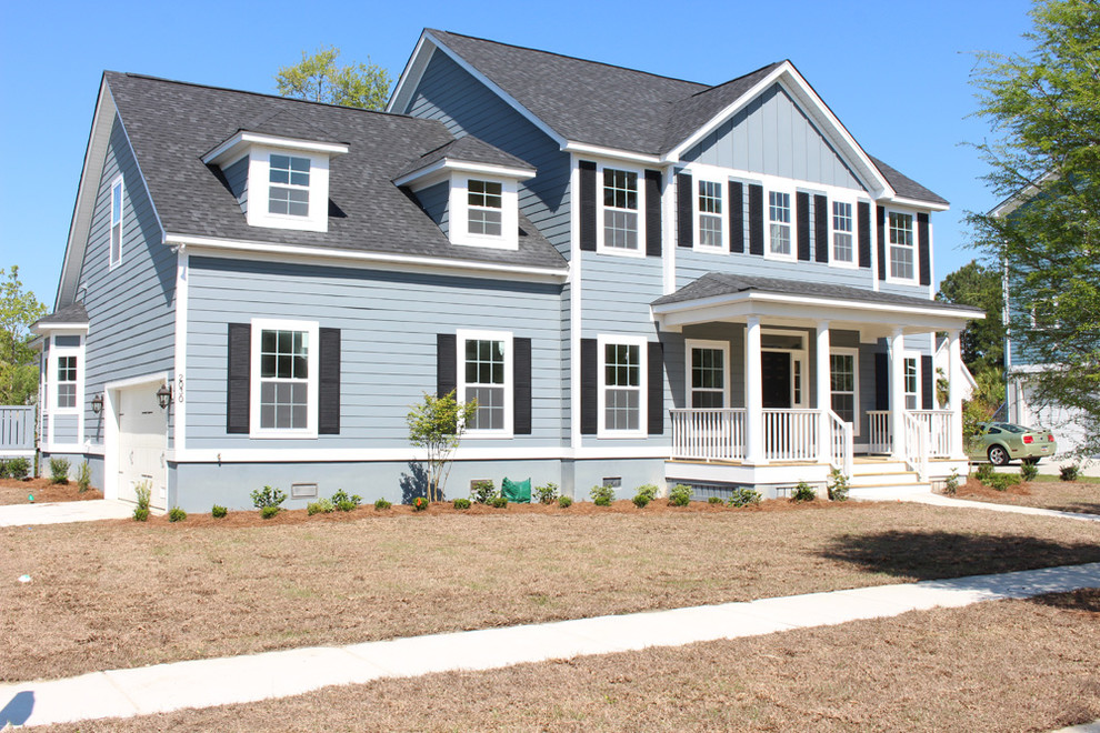Example of a mid-sized classic blue two-story vinyl house exterior design in Charleston