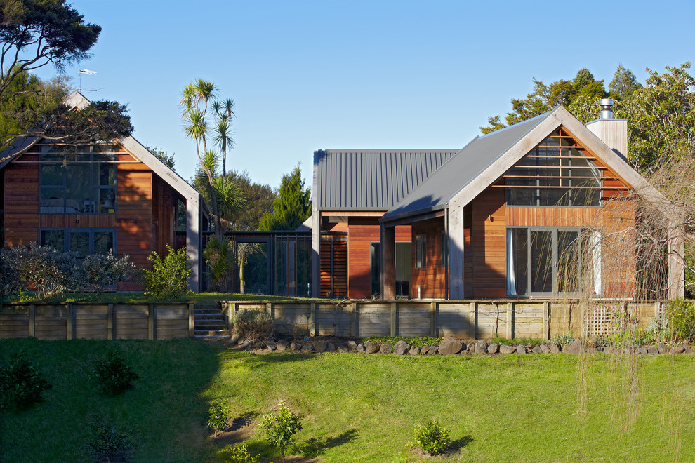 This is an example of a contemporary house exterior in Auckland with wood cladding.