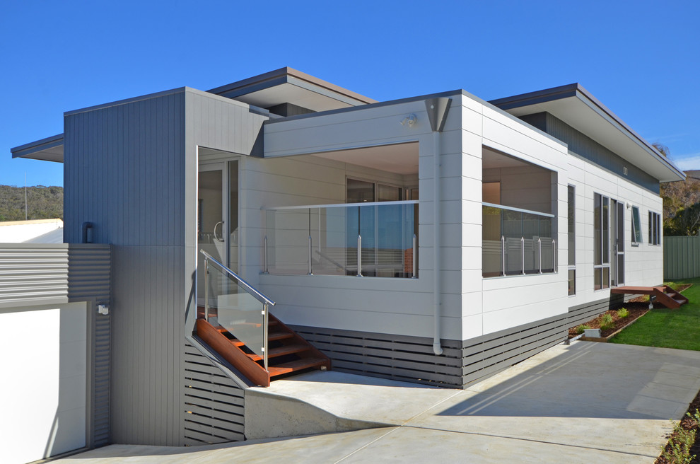 This is an example of a white contemporary bungalow house exterior in Perth.