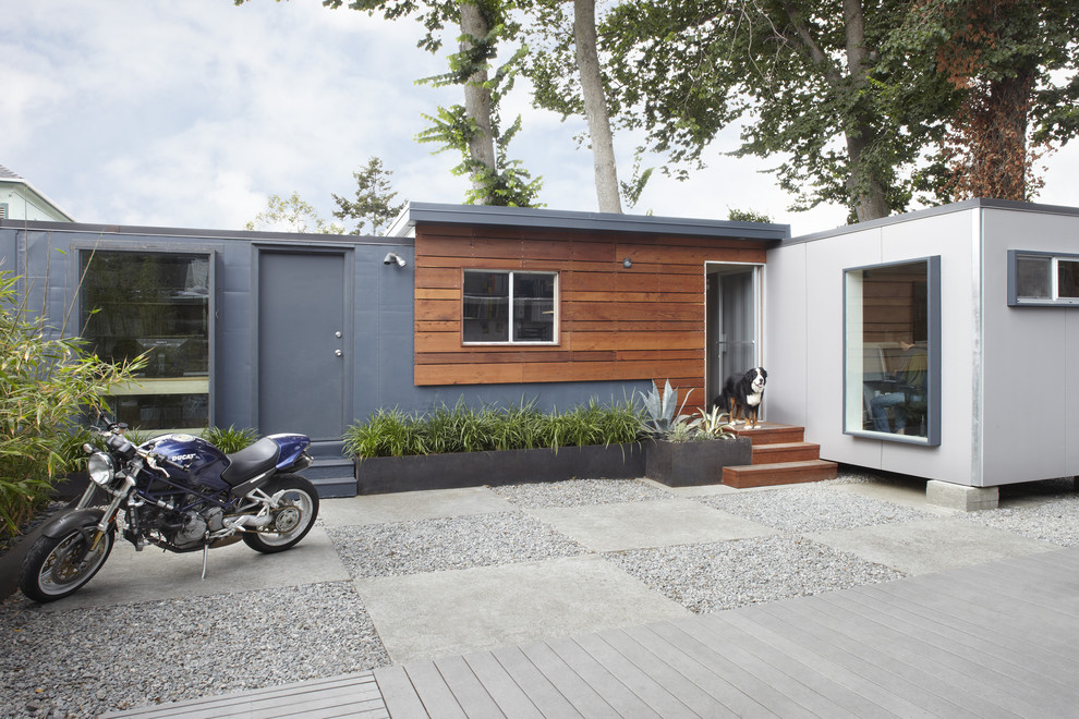 Inspiration for a contemporary bungalow house exterior in San Francisco.