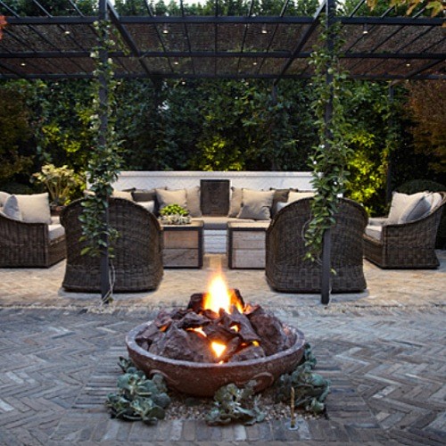 Inspiration for a medium sized rustic patio in Los Angeles.