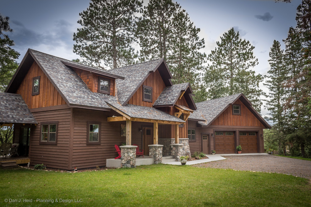 Пример оригинального дизайна: двухэтажный, деревянный, коричневый дом в стиле рустика