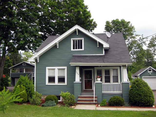 CertainTeed Monogram Pacific Blue SIding - Transitional - Exterior