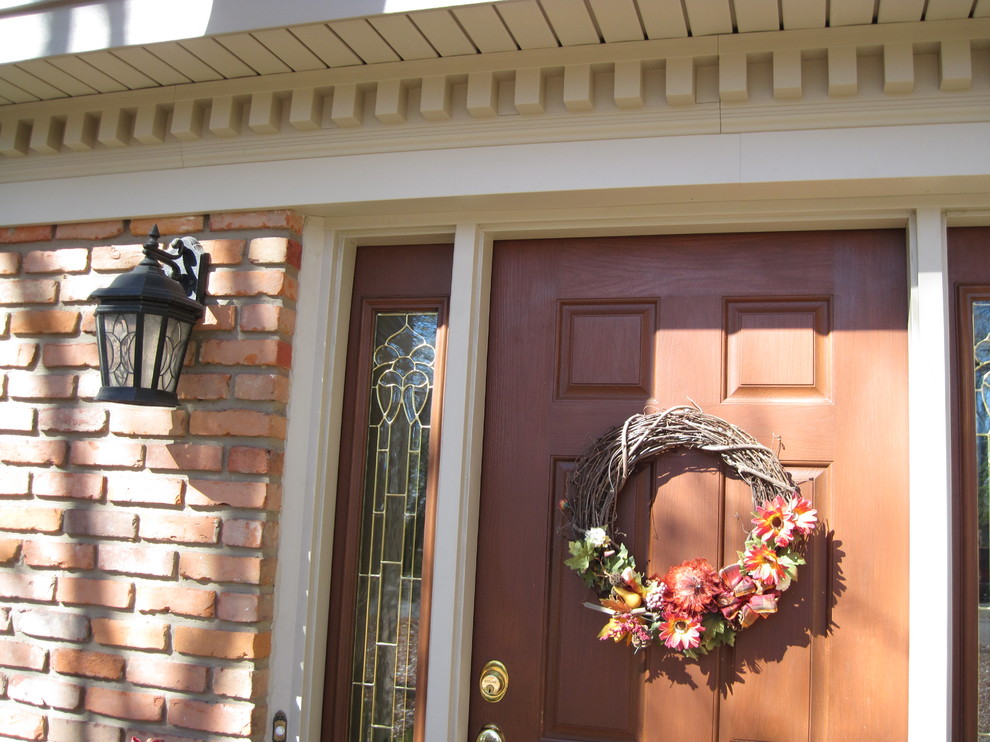 Siding, soffit, trim, dentil moulding Traditional Exterior