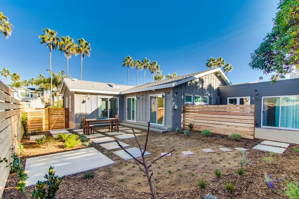 Einstöckiges Modernes Haus mit grauer Fassadenfarbe in San Diego