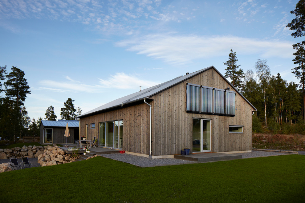 Inspiration för mellanstora minimalistiska grå trähus, med allt i ett plan