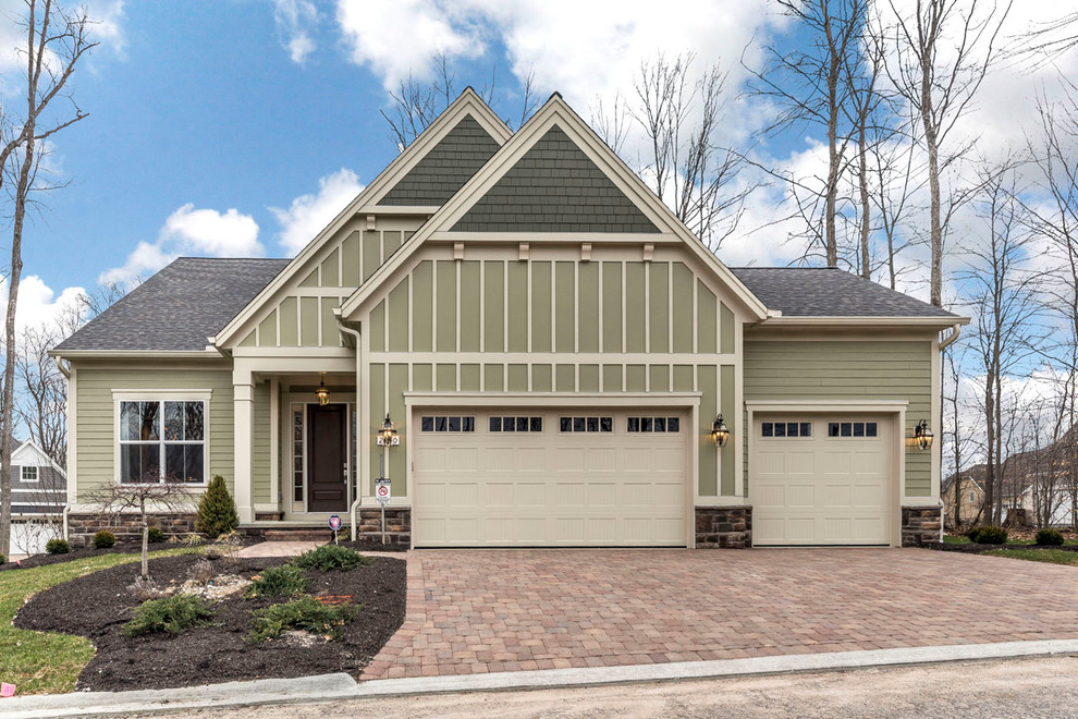 Simplified Living Custom Home in Powell, Ohio Classique Façade