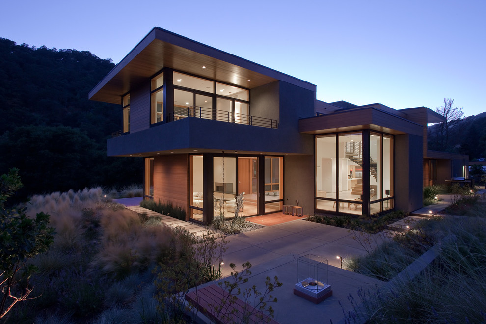 Modelo de fachada minimalista de tamaño medio de dos plantas con revestimientos combinados y tejado plano