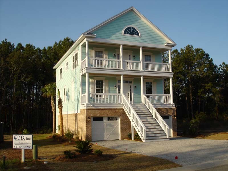 Источник вдохновения для домашнего уюта: двухэтажный, деревянный, синий дом среднего размера в классическом стиле