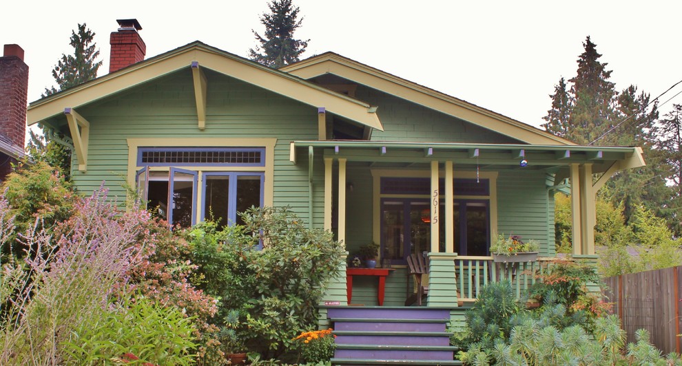 Uriges Haus mit grüner Fassadenfarbe in Seattle