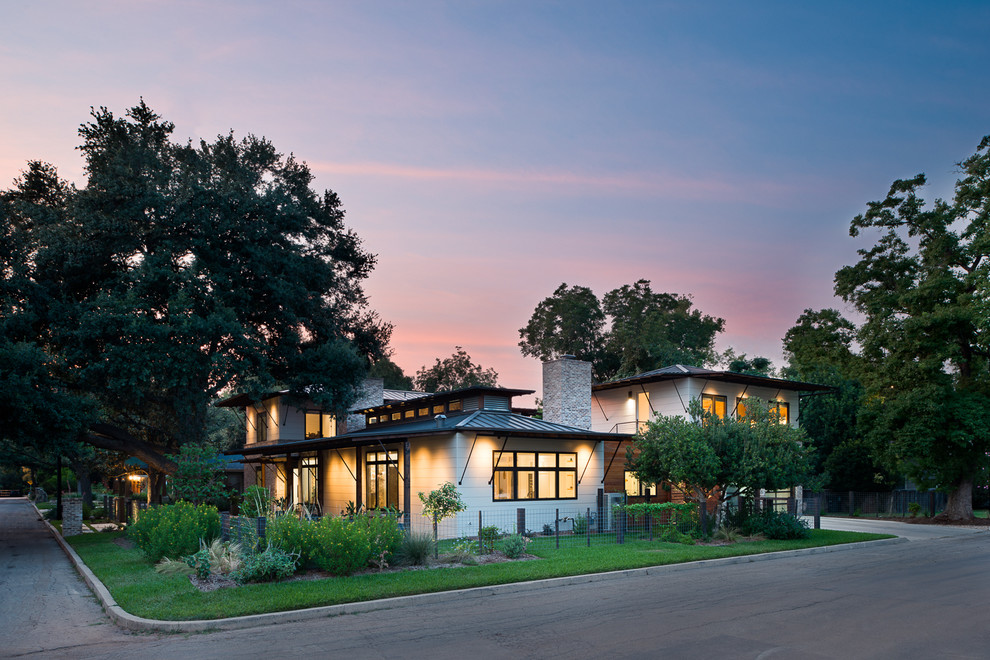 Modern exterior home idea in Austin