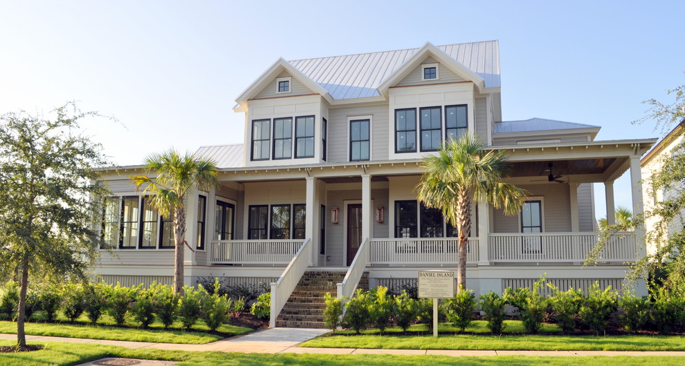 Example of a transitional exterior home design in Charleston