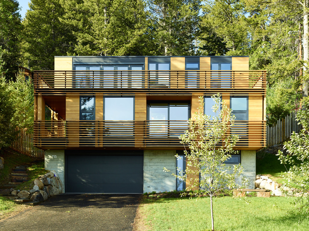 Foto de fachada de casa multicolor contemporánea grande de tres plantas con revestimientos combinados, tejado plano y tejado de metal