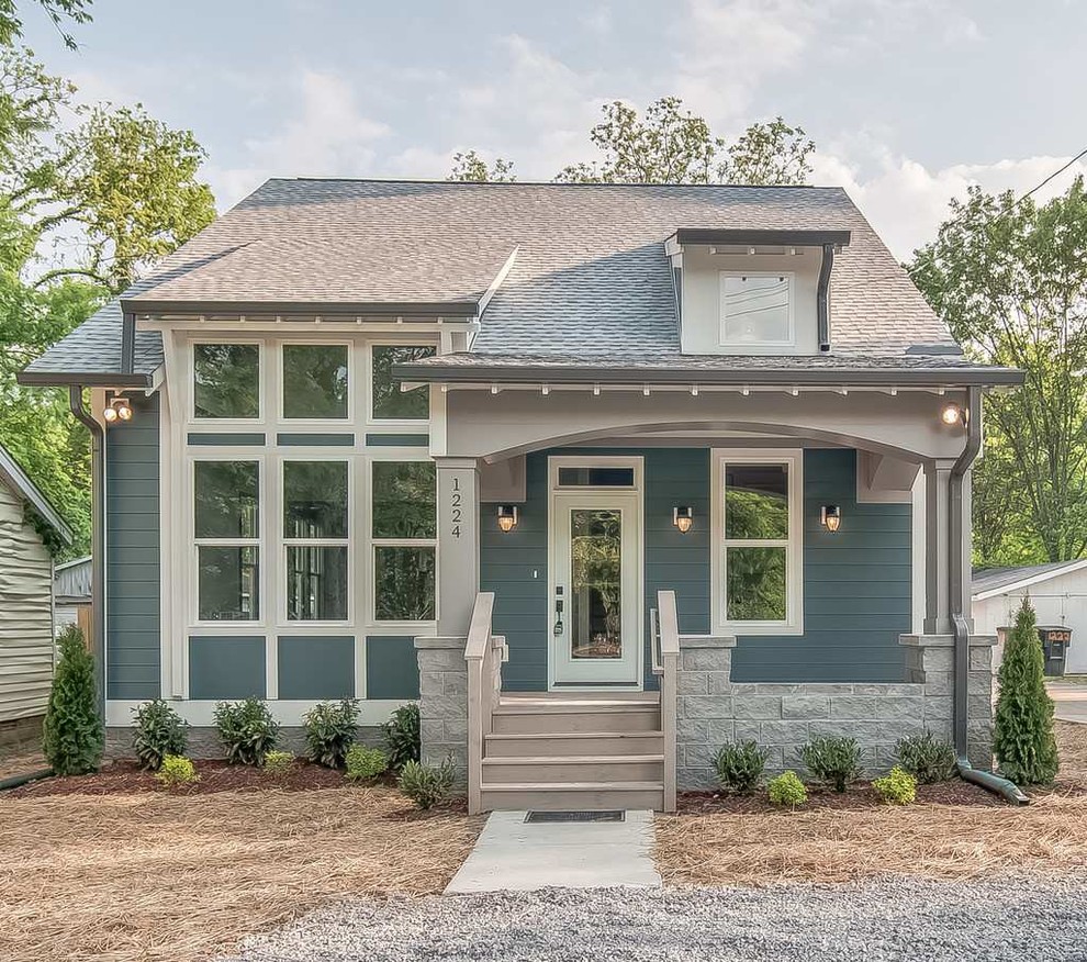 Small arts and crafts exterior home photo in Nashville