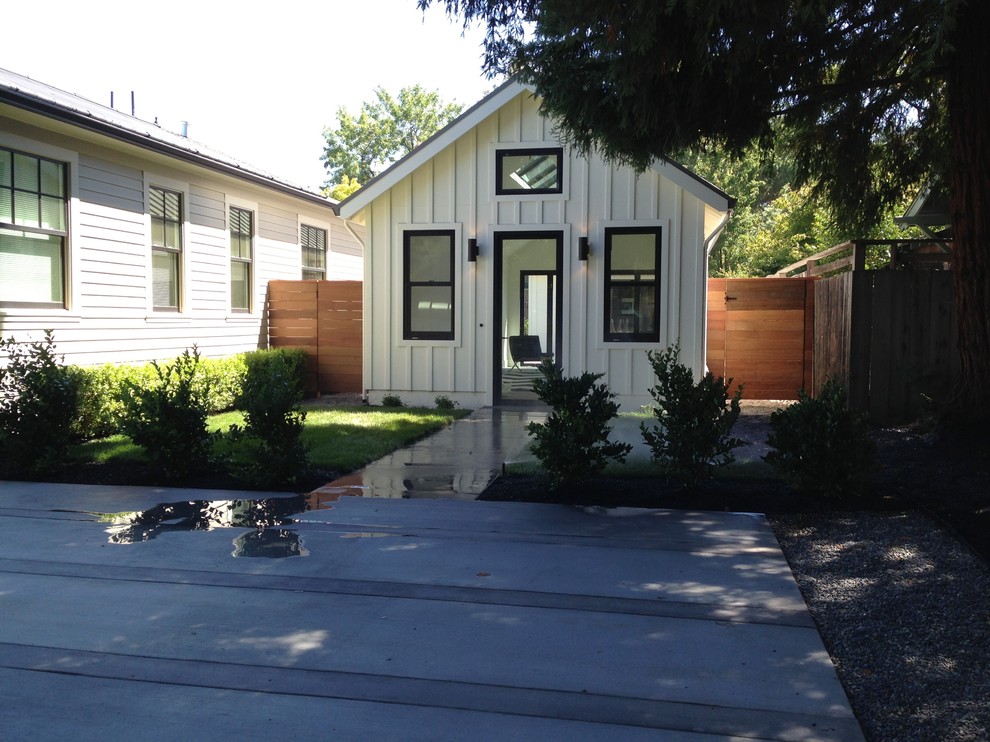 This is an example of a white traditional bungalow house exterior in San Francisco.