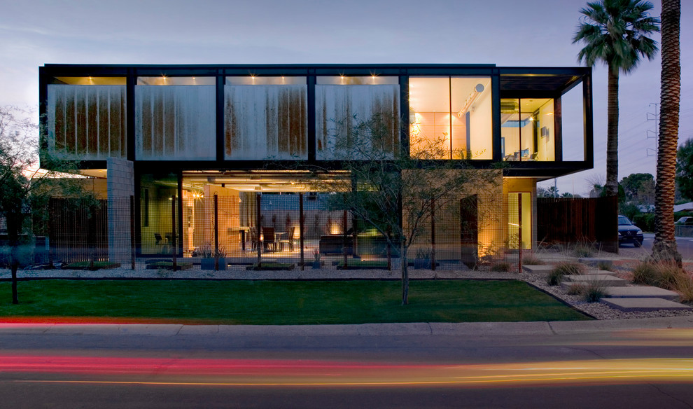 Modelo de fachada gris minimalista de tamaño medio de dos plantas con revestimientos combinados y tejado plano