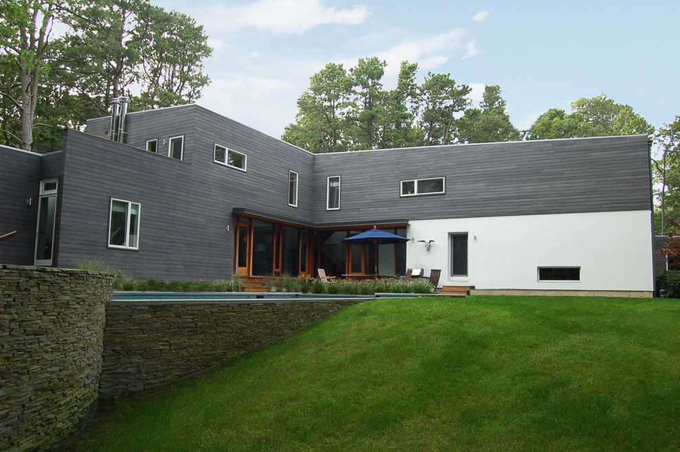Large contemporary multicolored one-story mixed siding exterior home idea in New York
