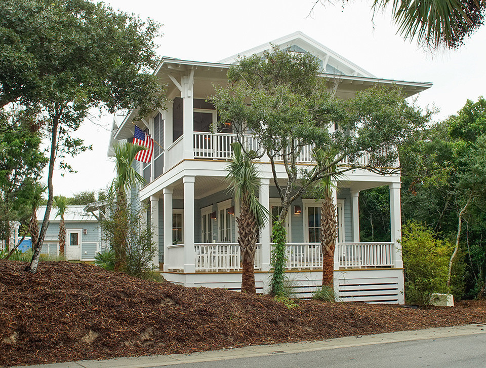 Immagine della facciata di una casa stile marinaro
