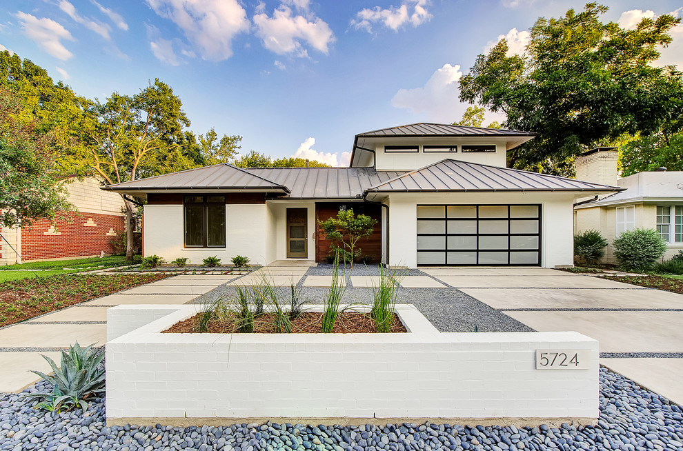 Inspiration for a white contemporary split-level house exterior in Dallas.