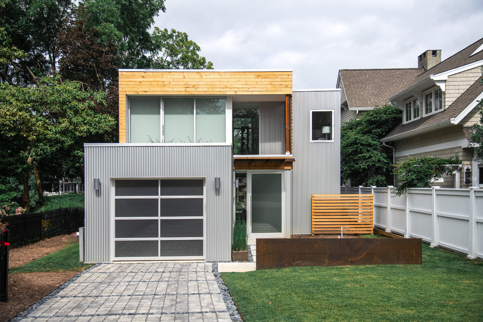 Modelo de fachada de casa multicolor contemporánea de dos plantas con revestimientos combinados y tejado plano