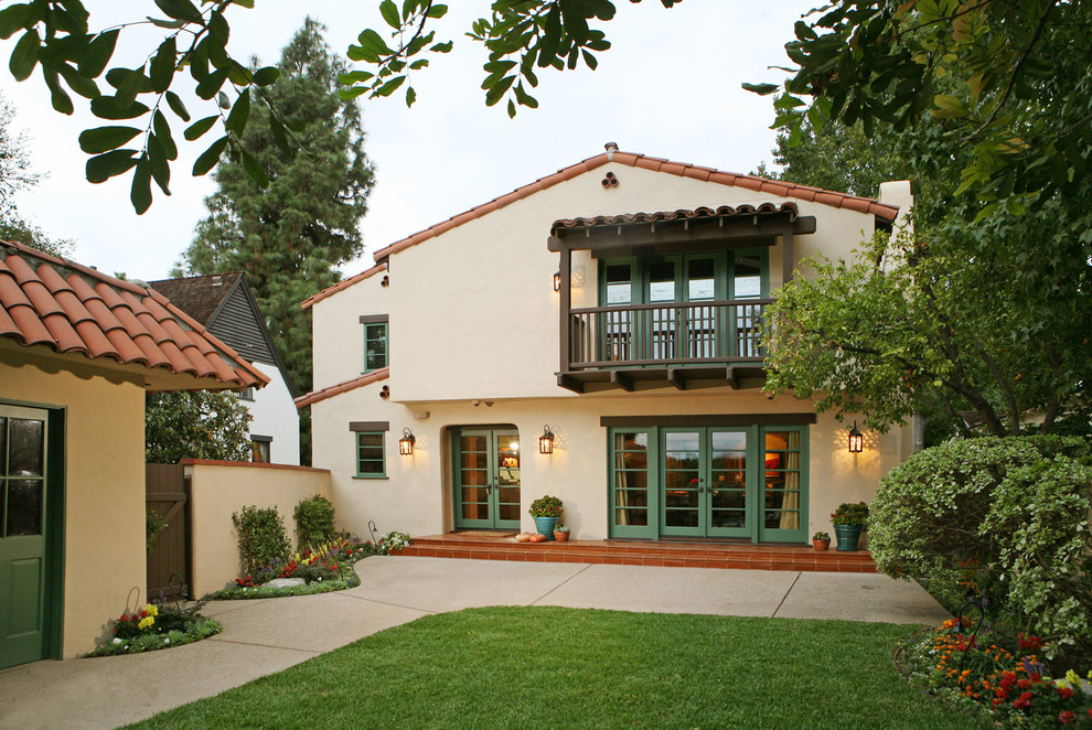 Zweistöckiges Mediterranes Haus in Los Angeles