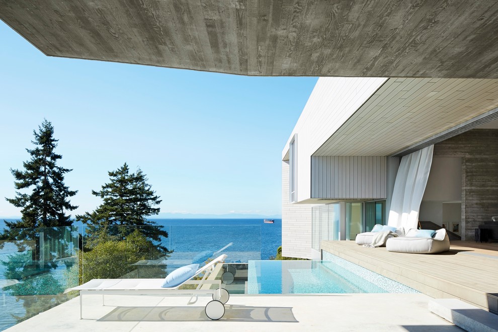 Geräumiges Modernes Haus mit grauer Fassadenfarbe in Vancouver